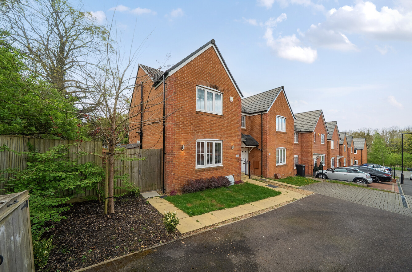 3 bedroom house for sale - The Baulk, Houghton Regis, Dunstable, Bedfordshire, LU5 - Property View 1