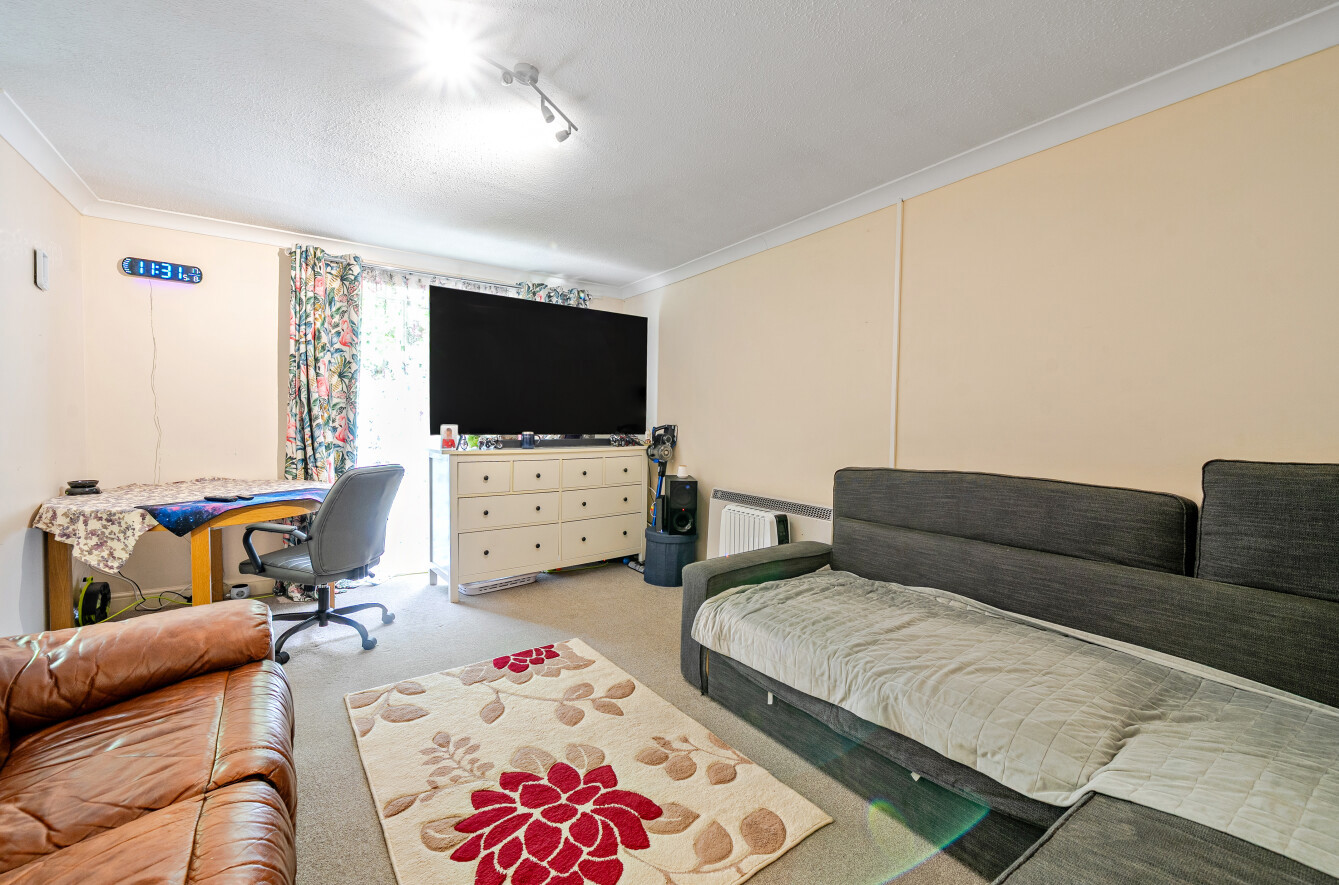2 bedroom apartment for sale - The Mall, Dunstable, Bedfordshire, LU5 - Property View 2