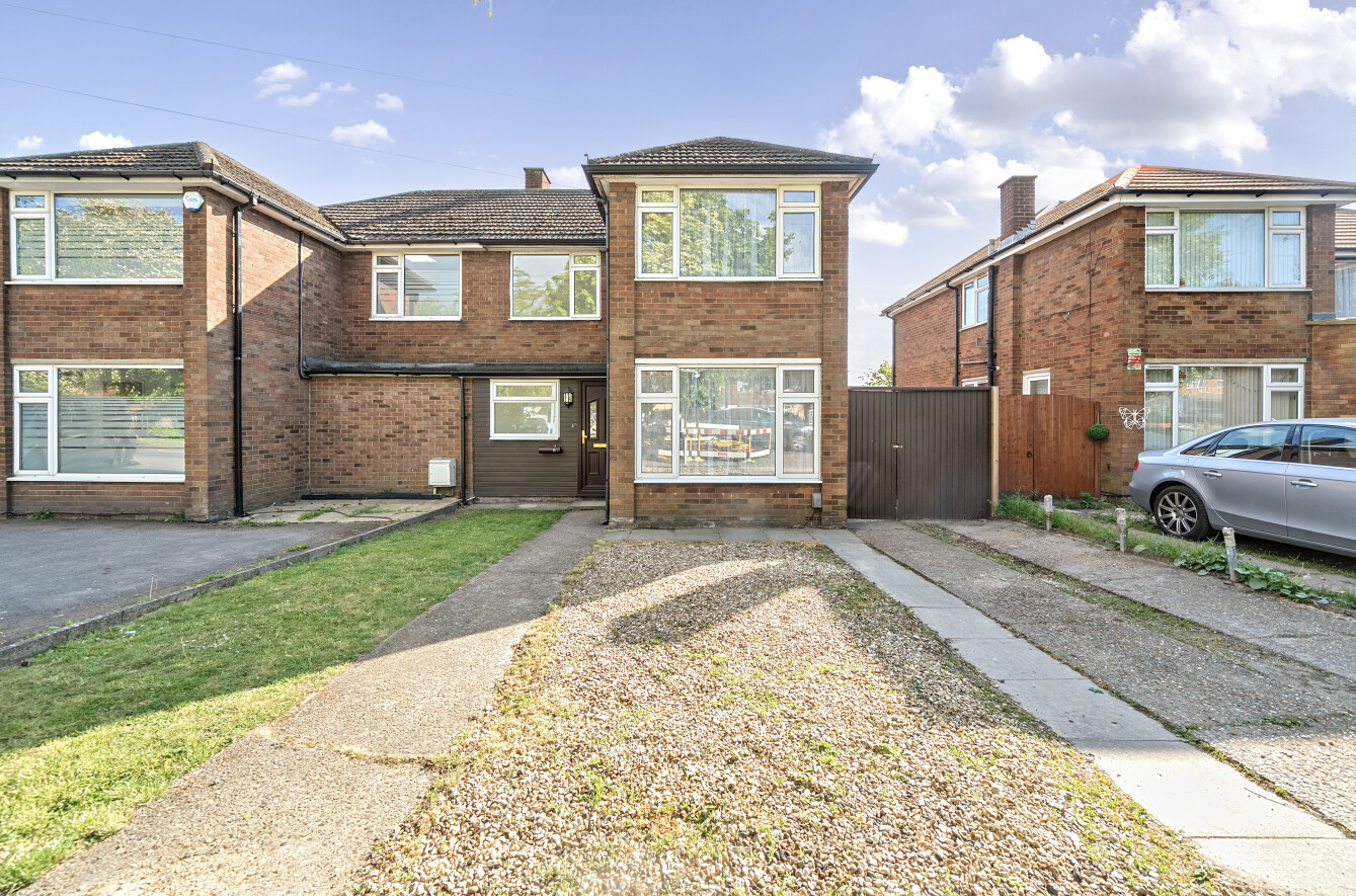 3 bedroom house for sale - Poynters Road, Dunstable, Bedfordshire, LU5 - Property View 1