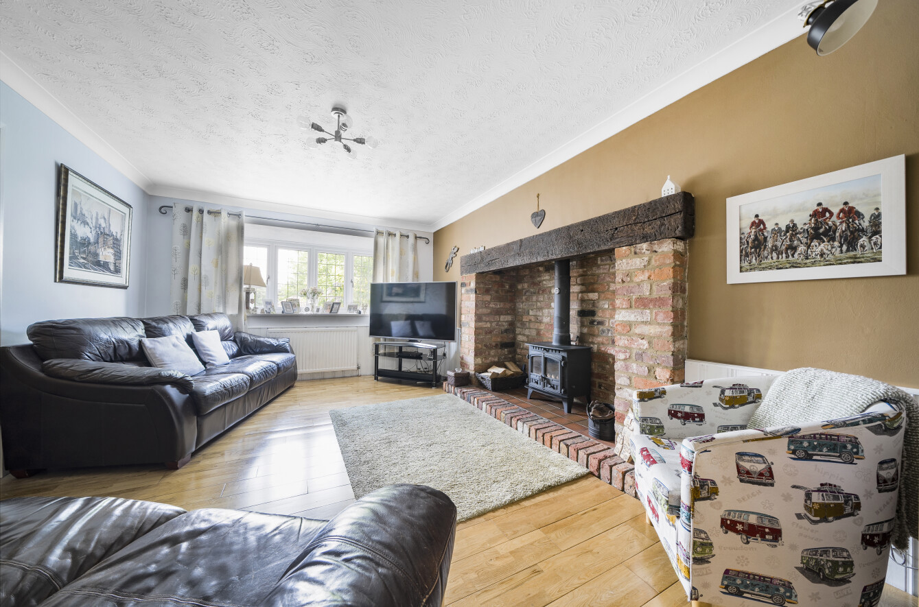 4 bedroom house for sale - Westdown Gardens, Whipsnade Road, Dunstable, LU6 - Property View 2