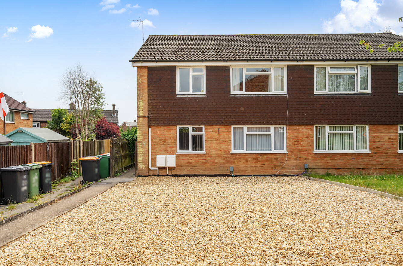 2 bedroom maisonette for sale - Cookfield Close, Dunstable, Bedfordshire, LU6 - Property View 1
