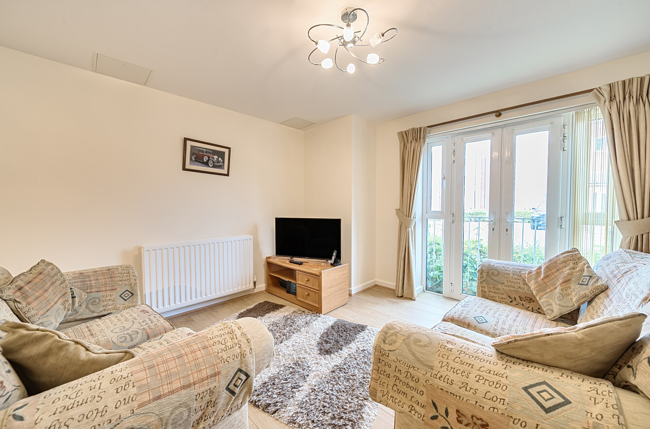 2 bedroom apartment for sale - Stokers Close, Dunstable, Bedfordshire, LU5 - Property View 2