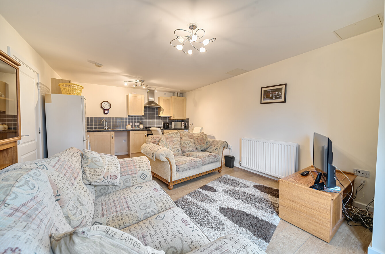 2 bedroom apartment for sale - Stokers Close, Dunstable, Bedfordshire, LU5 - Property View 3