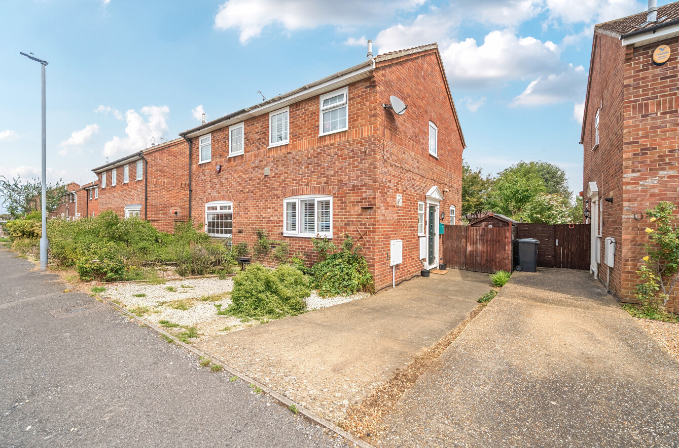 2 bedroom house for sale - Buzzard Road, Luton, Bedfordshire, LU4 - Property View 1