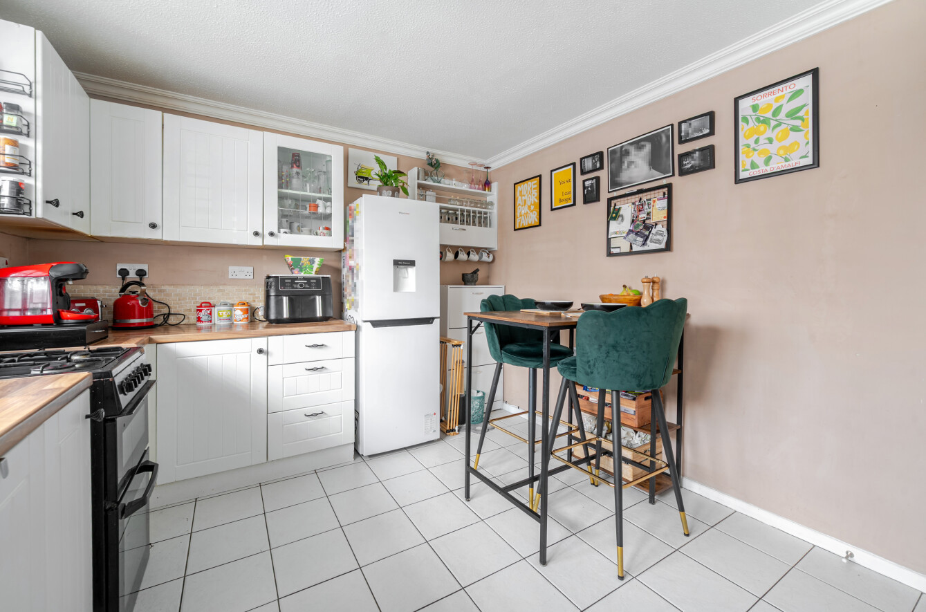 2 bedroom house for sale - Buzzard Road, Luton, Bedfordshire, LU4 - Property View 2