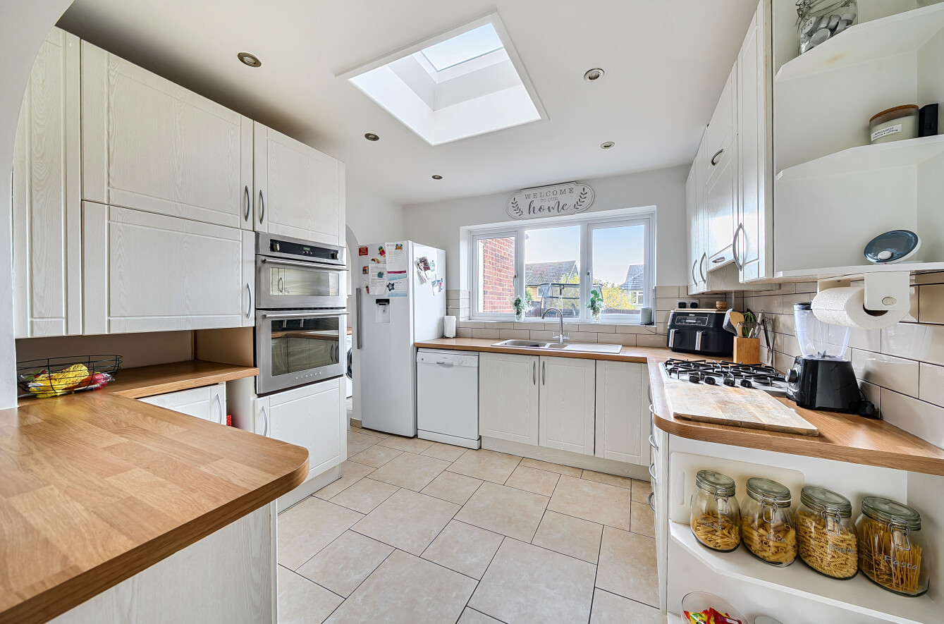 3 bedroom house for sale - The Cheveralls, Dunstable, Bedfordshire, LU6 - Property View 3