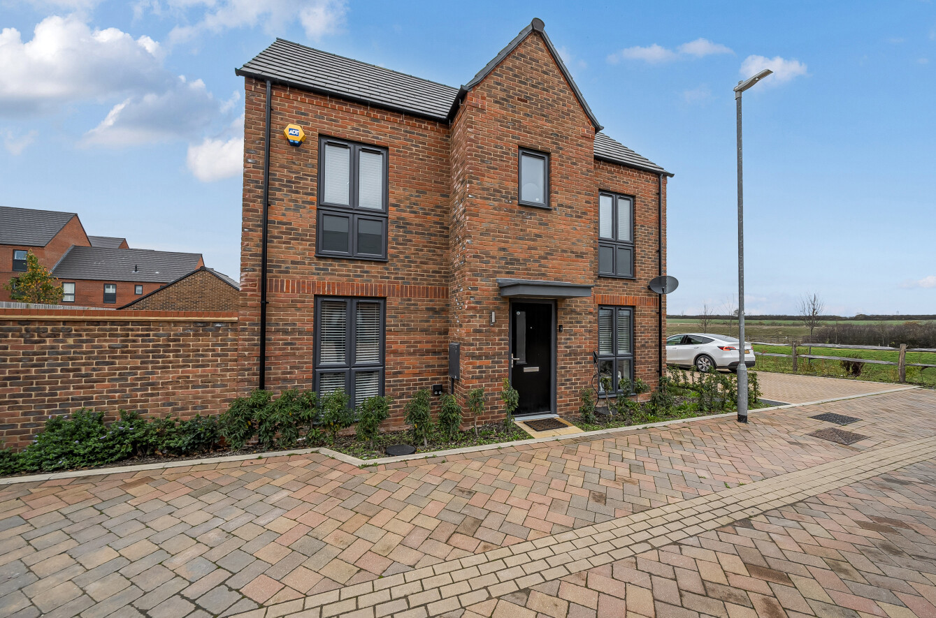 3 bedroom house for sale - Holly Lane, Houghton Regis, Dunstable, Bedfordshire, LU5 - Property View 1