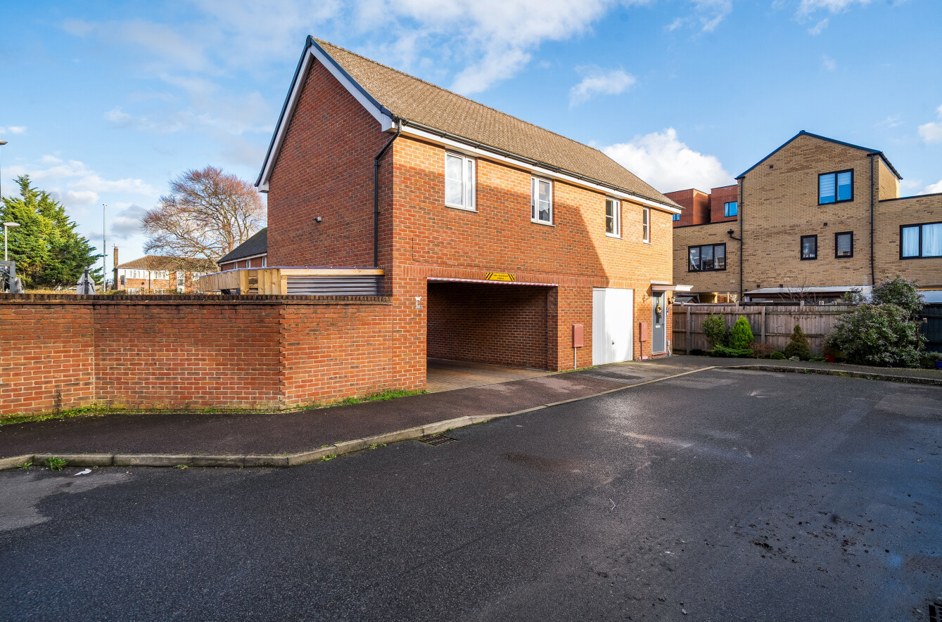 1 bedroom coach house for sale - Leyland Road, Dunstable, Bedfordshire, LU6 - Property View 1