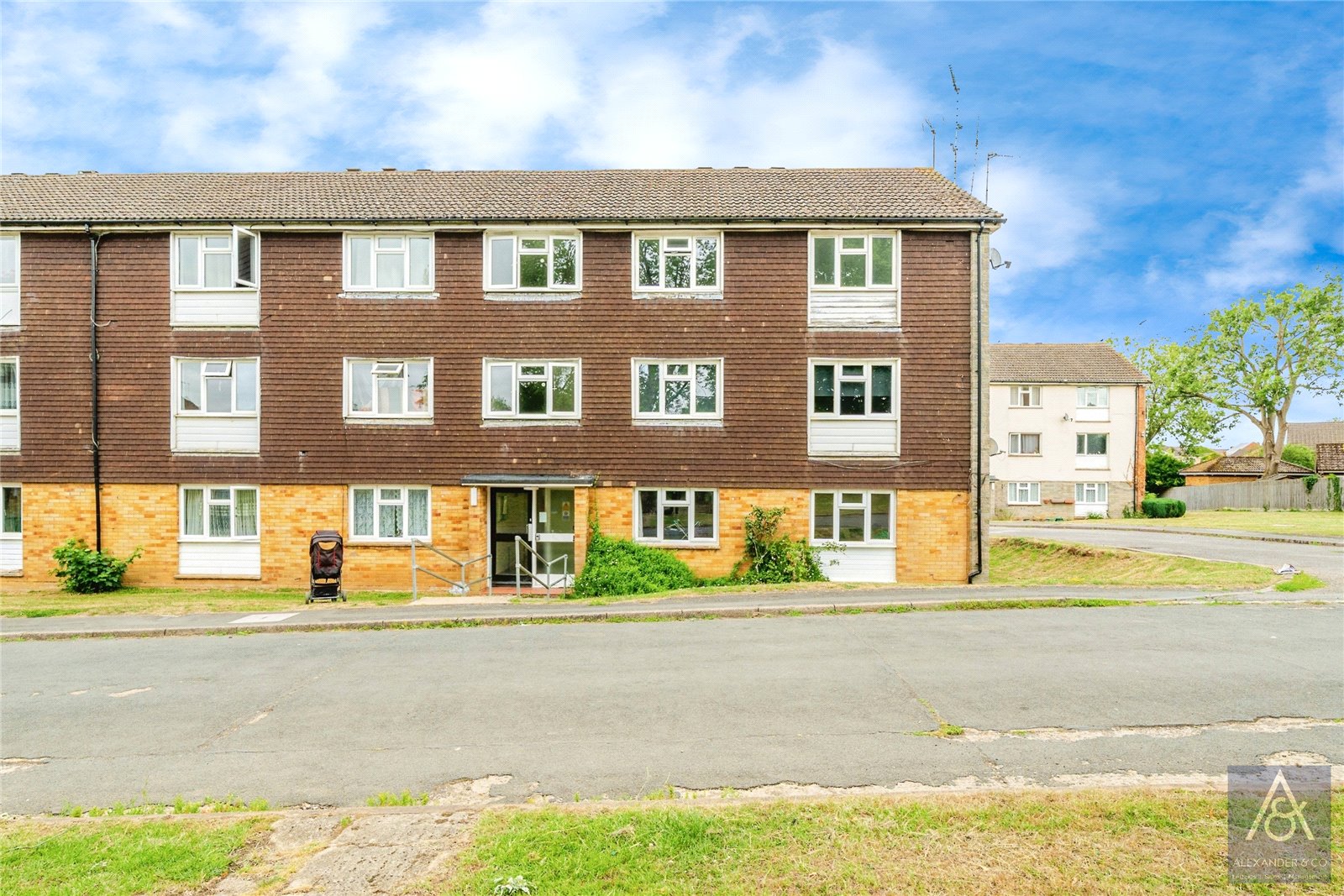 2 bedroom apartment for sale - Pightle Crescent, Buckingham, Buckinghamshire, MK18 - Property View 1