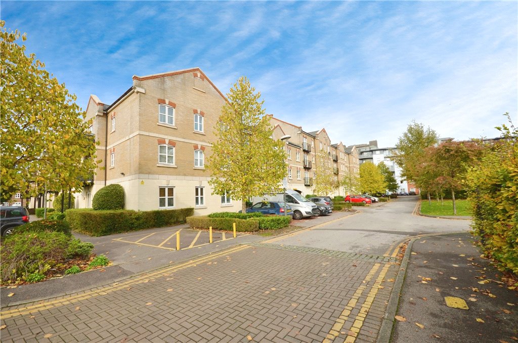 3 bedroom apartment for sale - Coxhill Way, Aylesbury, Buckinghamshire, HP21 - Property View 1