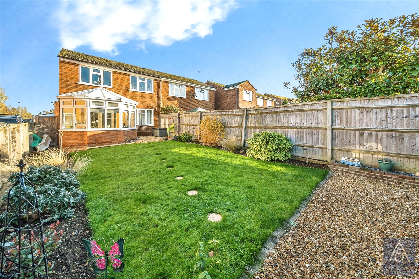 3 bedroom house for sale - Otters Brook, Buckingham, Buckinghamshire, MK18 - Property View 2