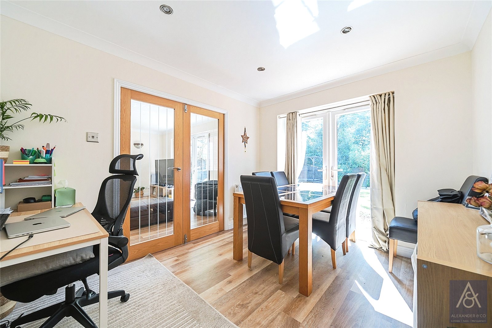 4 bedroom house for sale - Pitchford Avenue, Buckingham, Buckinghamshire, MK18 - Property View 3