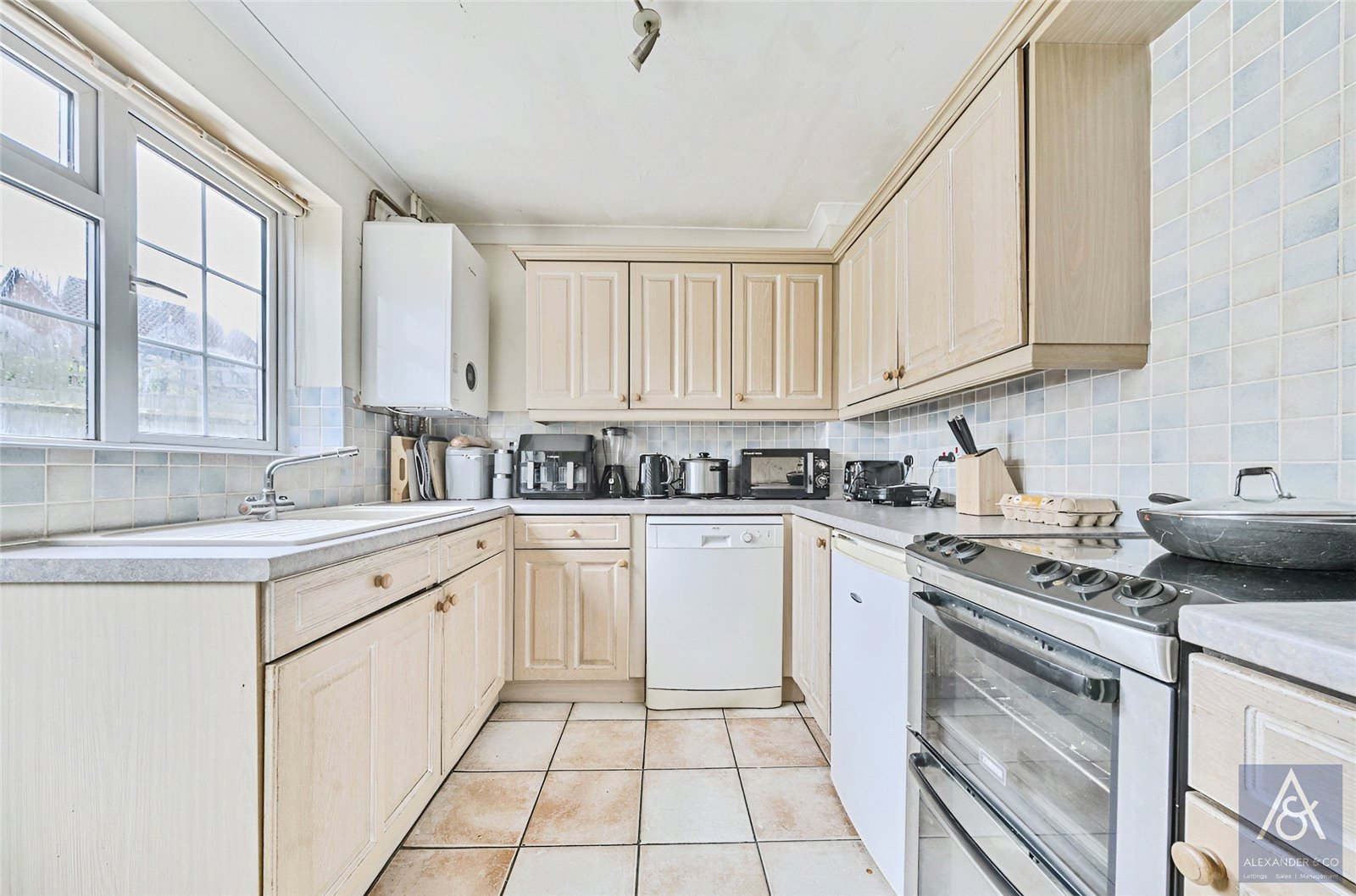 4 bedroom house for sale - Plover Close, Buckingham, Buckinghamshire, MK18 - Property View 2