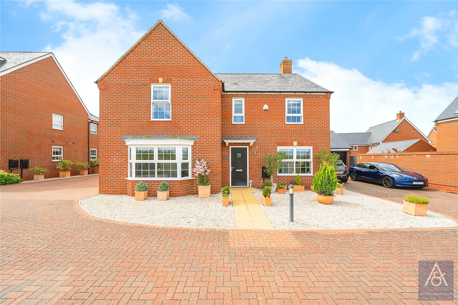 4 bedroom house for sale - Bobbins Way, Buckingham, Buckinghamshire, MK18 - Property View 1