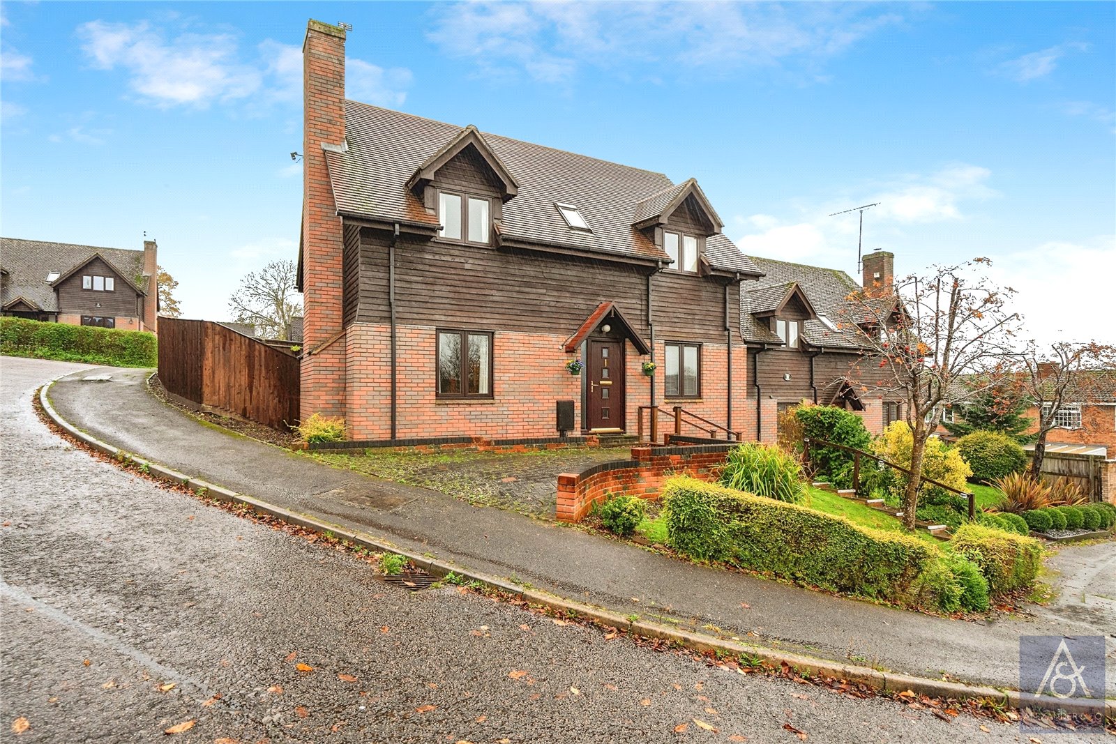 4 bedroom house for sale - Meadoway, Steeple Claydon, Buckingham, Buckinghamshire, MK18 - Property View 1