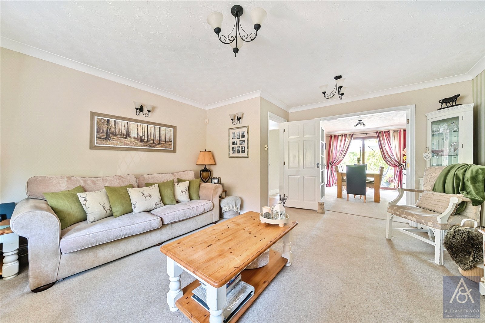 4 bedroom house for sale - Sycamore Leys, Steeple Claydon, Buckingham, Buckinghamshire, MK18 - Property View 2