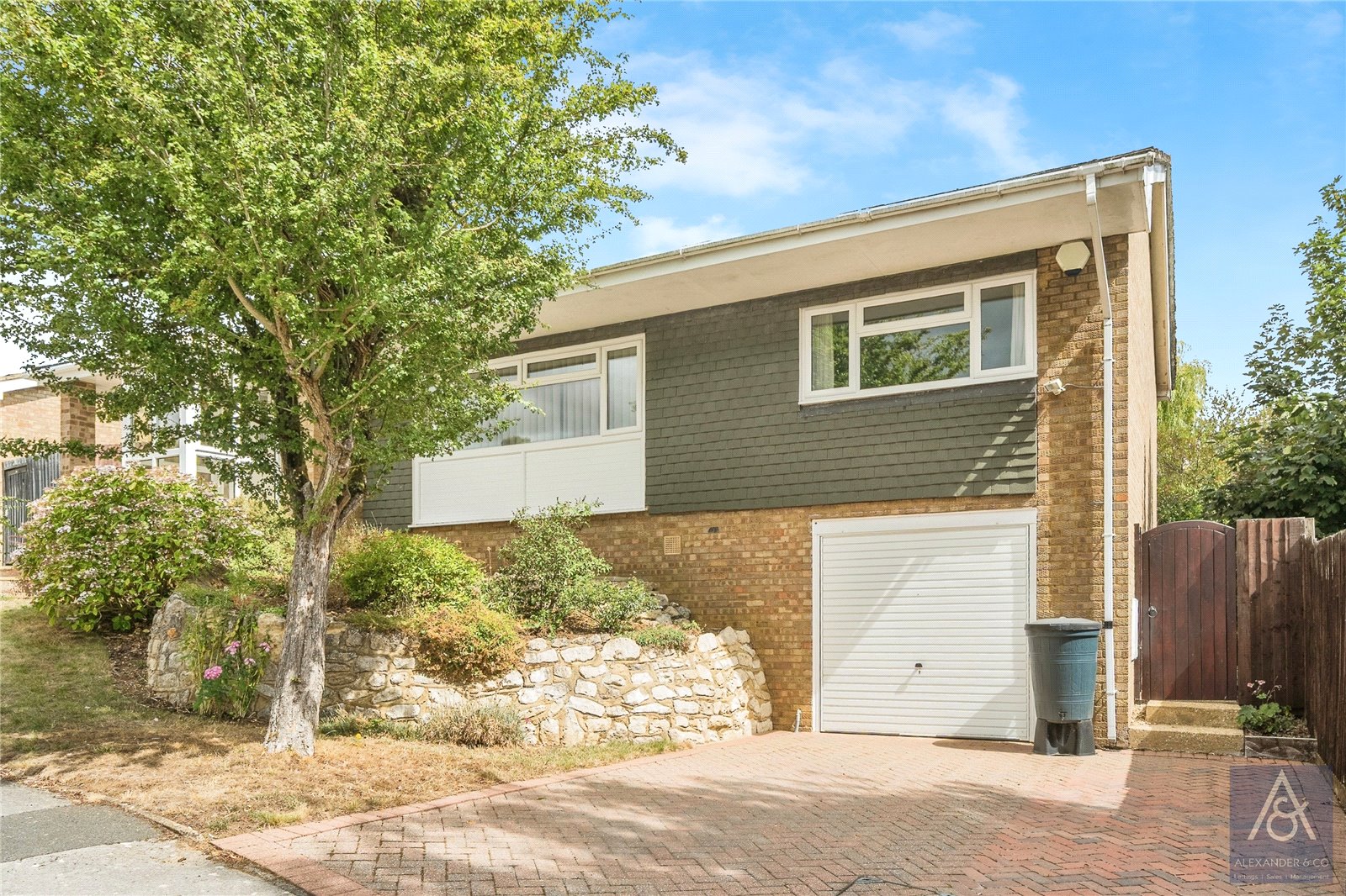 3 bedroom bungalow for sale - Old Barn Close, Gawcott, Buckingham, Buckinghamshire, MK18 - Property View 2