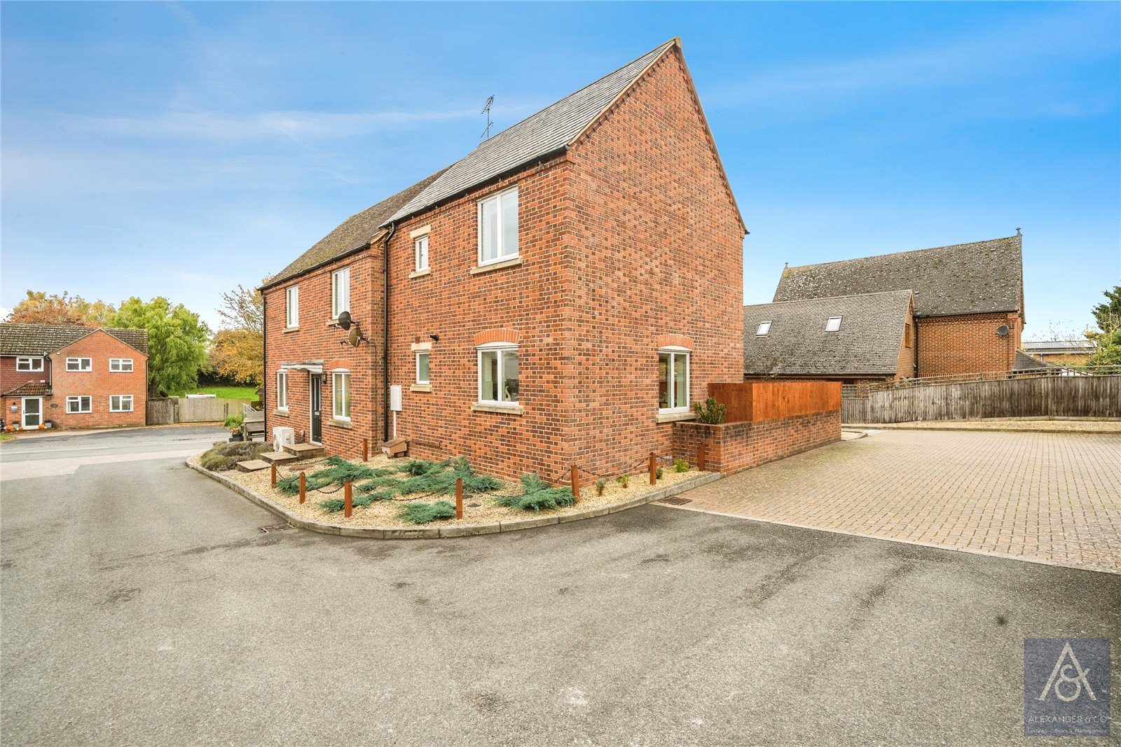 2 bedroom house for sale - Leyland Close, Gawcott, Buckingham, Buckinghamshire, MK18 - Property View 1